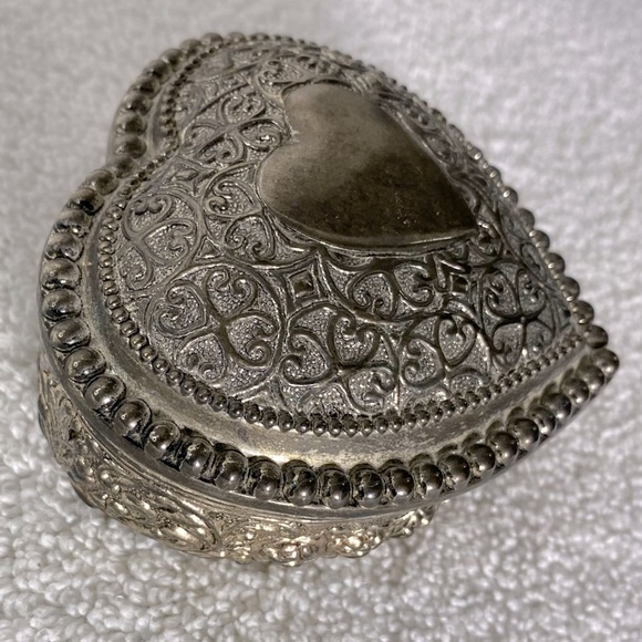 Vintage Silver Plated Zinc Heart Shaped Blue Velour Lined Trinket Box - Picture 5 of 13